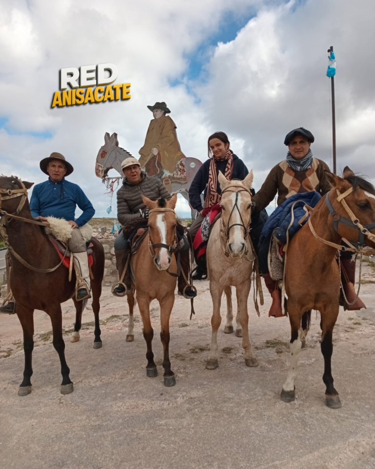 LA FE A CABALLO: VECINOS DE ANISACATE PARTEN RUMBO A CURA BROCHERO